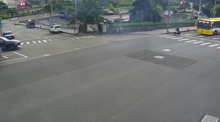 台中市道路  經補路/東山路(右側車流往祥順路) 距離1.3公里 氣溫28.5度