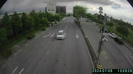 台中市道路  松竹路/環中路(右側車流往崇德路) 距離1.9公里 氣溫32.9度