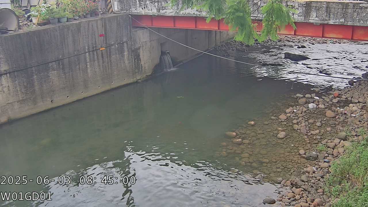 台中市道路  十三寮排水下游 距離1.5公里 氣溫29.4度