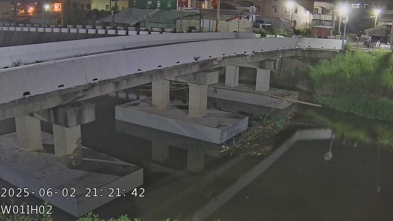 台中市道路  安良港大排中游 距離1.1公里 氣溫27度