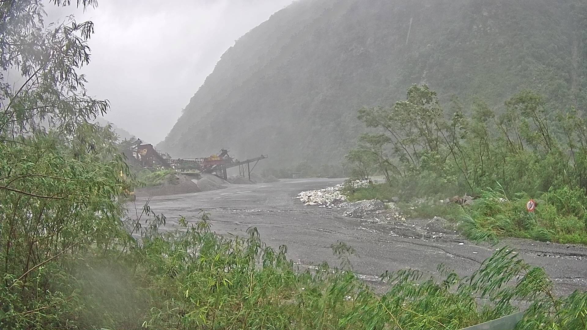 水利署水資源 水利行政組 瑞鑫砂石場旁左岸 1