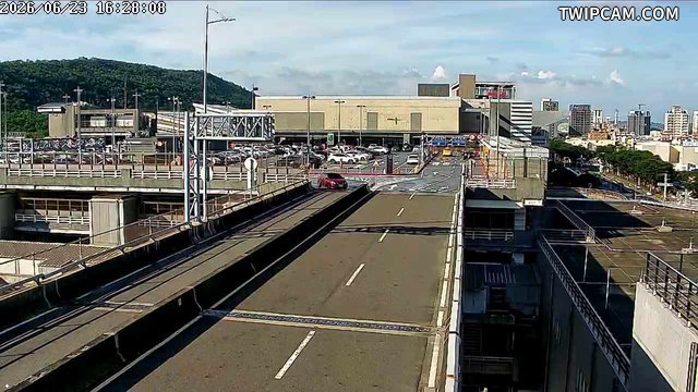 高雄市道路 大中高架道、左營高鐵站停車場出口即時影像