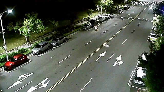 高雄市道路 三多五路、成功二路(西北角)即時影像