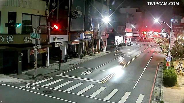 高雄市道路 臨海二路、麗雄街即時影像
