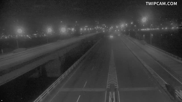 新北市道路 三重區中興橋(環河快速道路上匝道匯流處)即時影像