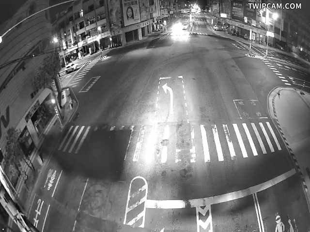 台南市道路 健康路二段與中華西路二段口北桿(向南)-廣角即時影像
