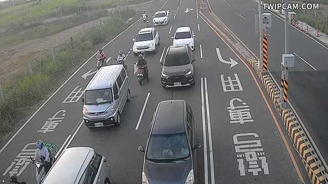 台南市道路 新市區 西拉雅大道與復興路口北桿(向北)-廣角即時影像