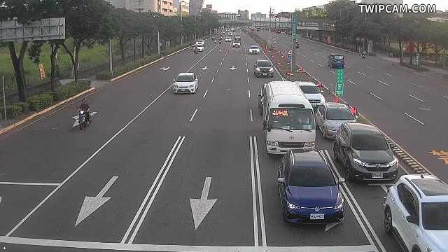 台南市道路 新市區 西拉雅大道與復興路口西桿(向西)-廣角即時影像