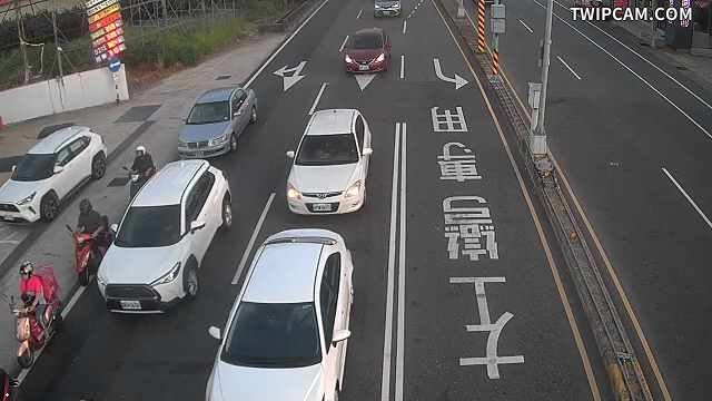 台南市道路 新市區 西拉雅大道與復興路口南桿(向南)-廣角即時影像