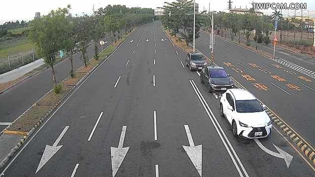 台南市道路 新市區 西拉雅大道與復興路口東桿(向東)-廣角即時影像