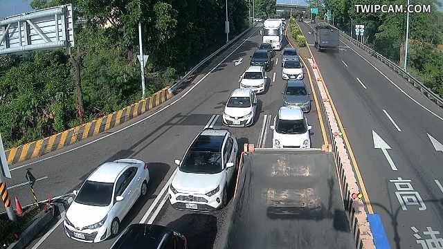 台南市道路 新市區 新港社大道與富強路口西桿(向西)-廣角即時影像
