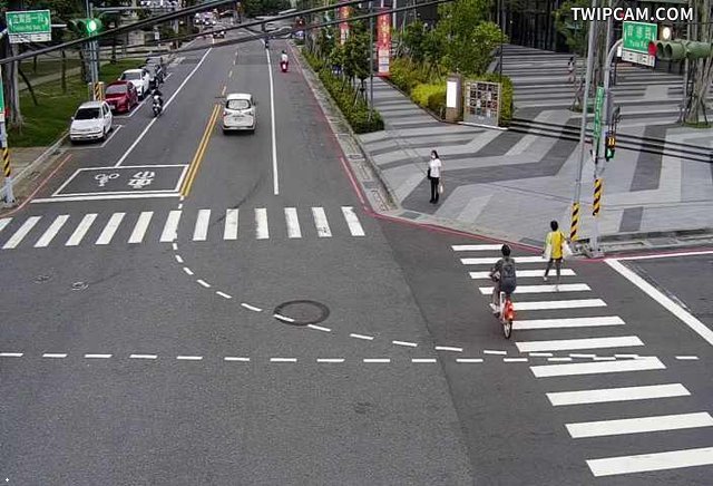 台南市道路 育德路與立賢路一段口南桿(向北)即時影像