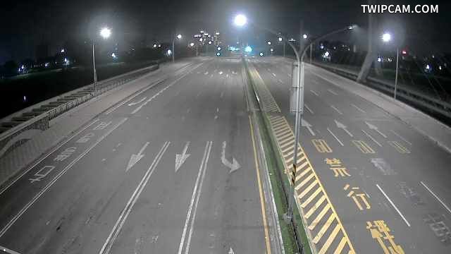 台南市道路 長和路一段與北外環道路口南桿(向北)-廣角2即時影像