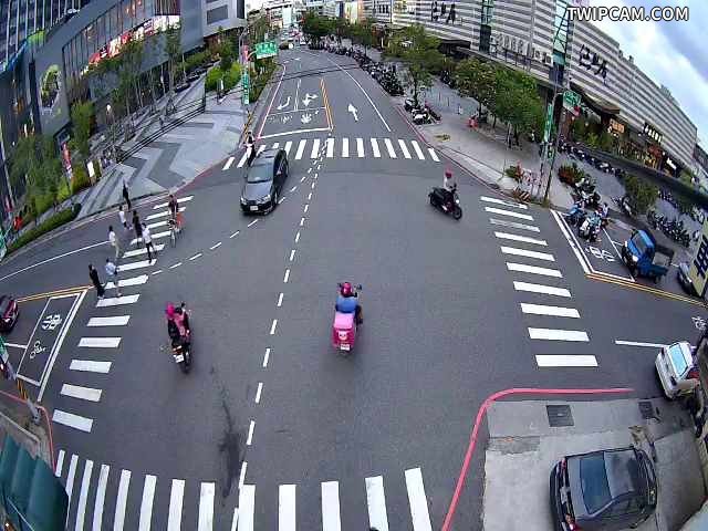 台南市道路 育德路與立賢路一段口西桿(向東)-廣角即時影像