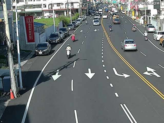 台南市道路 仁德區 太子路與德泰彈簧床公司前西桿(向東)-廣角即時影像
