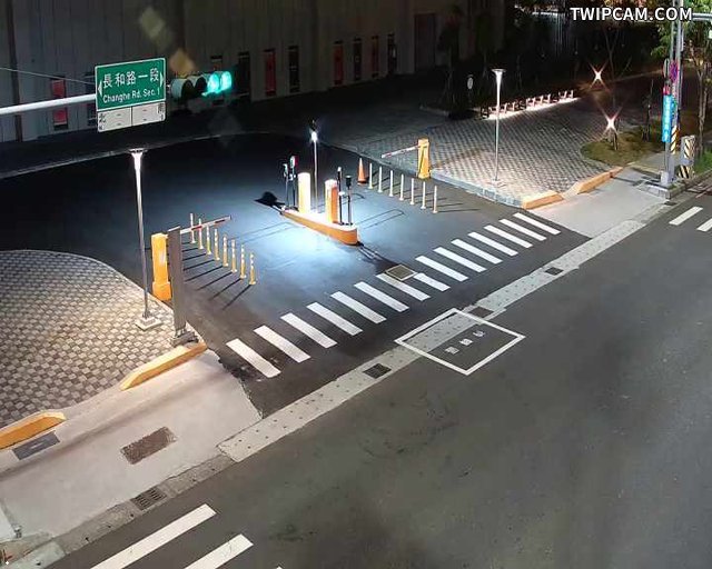 台南市道路 長和路一段與館前二路口南桿(向北)即時影像