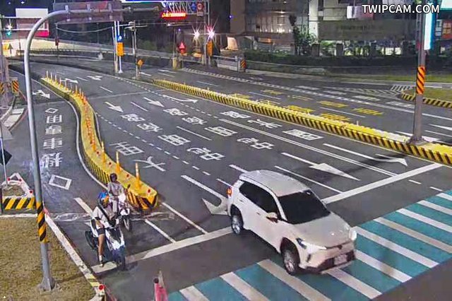 台中市道路 [02008]忠明南路/國光路(右側車流往建國路),Zhongming S Rd.//Guoguang Rd.(Right side Traffic flow to Jianguo Rd.)即時影像