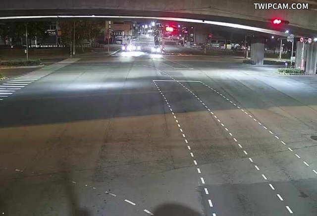 台中市道路 [08138]五權西路/環中路西側(右側車流往文心路),Wuquan W. Rd/West side of Huanzhong Rd (Right side Traffic flow to Wenxin Rd)即時影像