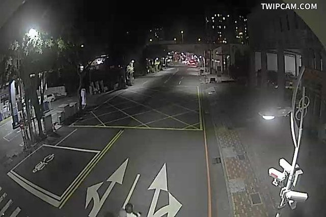 台中市道路 [06200]中山路/市民大道一段620巷(右側車流往環中東路)Zhongshan Rd./Zhongshan Dist.Ln.620 .(Traffic flow to Huanzhong E.Rd.)即時影像
