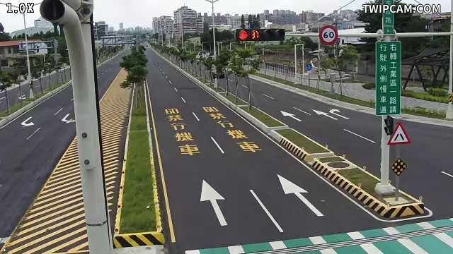 台中市道路 [07288]市政路/安和路(右側車流往工業區一路),Shizheng Rd./Anhe Rd.(Right side Traffic flow to Gongyequ 1st Rd.)即時影像