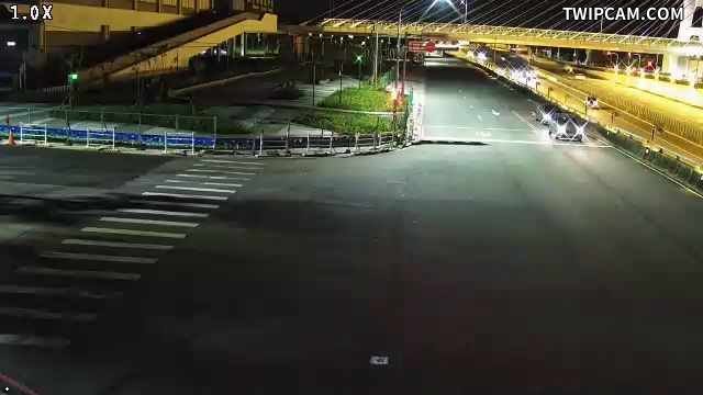 台中市道路 [07305]環中路/經貿路 (車流往中清路)Huanzhong Rd. /Jingmao Rd.( (Right side Traffic flow to ,Zhongqing Rd.)即時影像