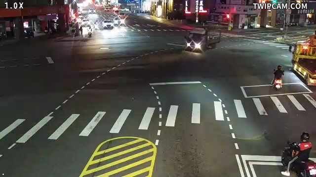 台中市道路 [04325]中清路/五權路 (右側車流往中華路) Zhongqing Rd./Wuquan Rd. (Right side Traffic flow to honghua Rd.)即時影像