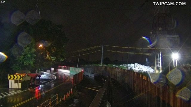 水利署水資源 第三河川分署 臺中大肚彰化和美跨河橋梁新建工程河川工地使用之大肚端破堤處臨時河防建造物1即時影像